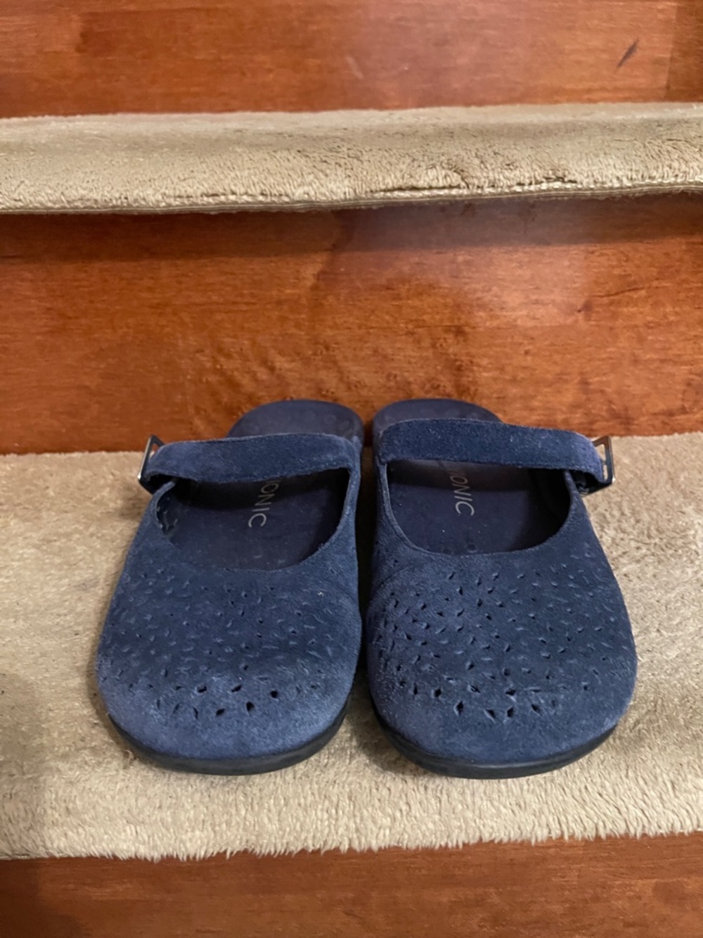 Vionic Navy Suede Mary Jane Clog with Buckle Size 9 In Excellent Condition - Picture 3 of 12